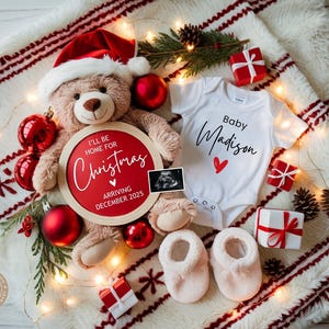 Annuncio di gravidanza a Natale, Annuncio di nascita a dicembre, Annuncio di genere neutro, Annuncio di social media per le feste, Modello modificabile CP0085