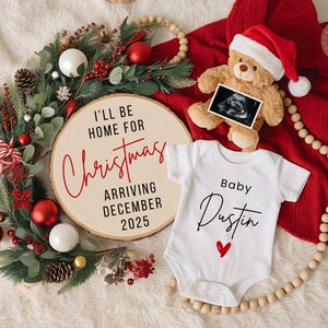 Annuncio di gravidanza digitale a Natale Nascita prevista a dicembre Rivelazione del sesso del bambino Rivelazione neutrale sui social media per le festività Sarò a casa CP0004