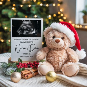 Annuncio di gravidanza natalizio minimalista, nascita prevista a dicembre, rivelazione del sesso del bambino, modello neutro semplice per le festività, modificabile per i social media, modello CP0025