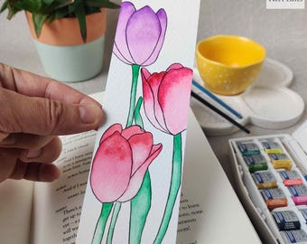 Marcador de livros em aquarela pintado à mão com tulipa, presente floral para amantes de livros.
