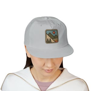 Gorra de surf retro: gorra de playa de nailon reciclado, ajustable con cierre a presión. imagen 8