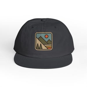 Gorra de surf retro: gorra de playa de nailon reciclado, ajustable con cierre a presión. imagen 9