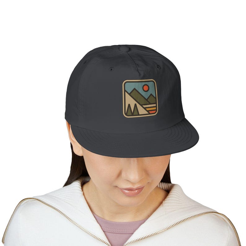 Gorra de surf retro: gorra de playa de nailon reciclado, ajustable con cierre a presión. imagen 10