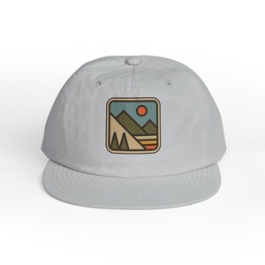 Gorra de surf retro: gorra de playa de nailon reciclado, ajustable con cierre a presión. imagen 7