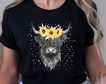 Highland Cow Shirt, Western TShirt,Floral Highland Cow Tee,  Country Shirt,Farm Animal TShirt,Western Graphic Tee, Cow Tshirt For Cowgirl