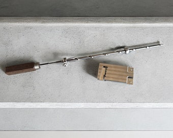 Aguijón de parrilla con control deslizante | Pincho de parrilla de acero inoxidable para barbacoa de primera calidad | Hecho a mano en Allgäu | Inoxidable 56 cm | Regalos para hombres