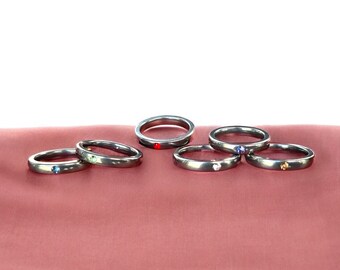 Anillo infantil HERRATHO de titanio "Hidden Peak" con cristal de Swarovski | Anillo refinado, disponible en 12 colores | Joyas para niños | Hecho en Alemania