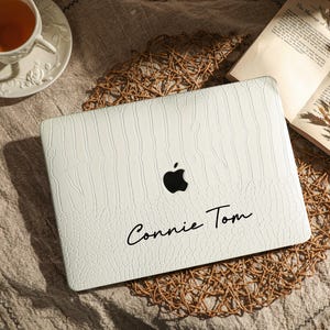 White Crocodile Print Vegan Leather MacBook Case, Protective Laptop Cover for All New 2025 Macbook M4 Air 15&quot;13&quot; Pro 14&quot; 16&quot;, Laptop Sleeves