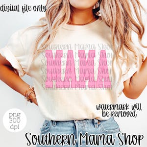 Letra maiúscula rosa Mama PNG | Camiseta menina Mama png, Mama png, Camiseta Mama png