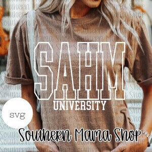 Mamá que se queda en casa SVG/Mamá svg, SAHM, Camisa para quedarse en casa, Mamá con colores cómodos, Regalo para mamá, Mamá que se queda en casa svg, Regalo para baby shower