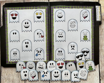 Może przedstawiać: Czarny folder z zielono-fioletową obwódką w kratę, wypełniony białymi wycinkami duchów. Każdy duch ma unikalną twarz w stylu emoji. Dodatkowe wycinki duchów są ułożone poniżej.