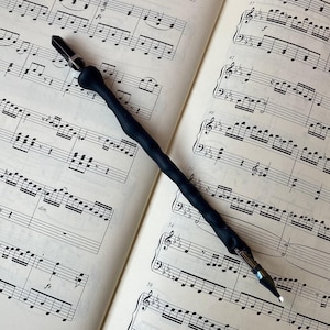 Stylo plume noir pierre d'onyx | Design classique minimaliste | Cadeau de sorcier noir | Stylo magique noir | Cadeau pour lui | Stylo cadeau | Stylo baguette noir