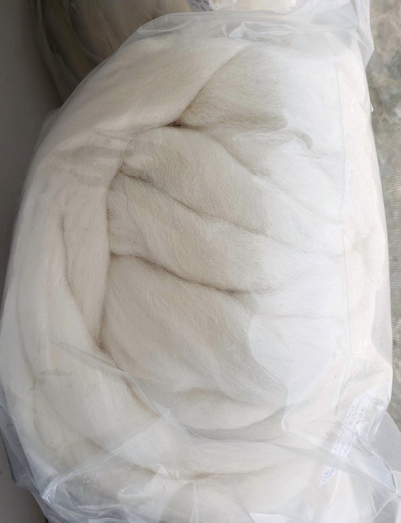 1 Pound Natural Color Corriedale Cross Roving image 1