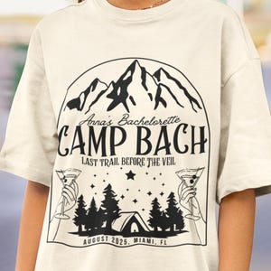 Vintage Custom Camp Junggesellinnenabschied Shirt, Junggesellinnenabschied Geschenk, Wandern Braut Party Geschenke, Berg Braut Tee, See Bach Party T-Shirt, Mädchen Reise