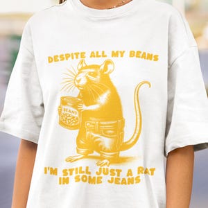 Lustiges Ratten Meme Shirt, trotz aller Bohnen bin ich immer noch nur eine Ratte in Jeans, niedliches Nagetier Wortspiel T-Shirt, Bohnendose Illustration, Vintage ästhetisches Geschenk