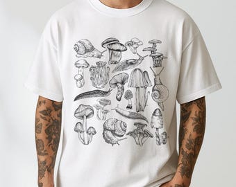 Maglietta Cottagecore con lumaca e fungo, maglietta con grafica sui funghi, maglietta con insetti, maglietta con estetica della foresta, regalo per raccoglitori, maglietta con funghi, maglietta botanica