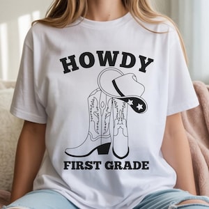 Erste Klasse Lehrer Shirt, Cowgirl Lehrer T-Shirt, Benutzerdefinierte Western Cowboy Schule Shirt, Zweite Klasse Lehrer Shirt, personalisierte Schul Shirt