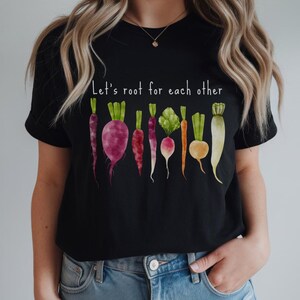 Facciamo il tifo l'uno per l'altro, maglietta divertente con verdure, maglietta da giardinaggio, maglietta vegana, maglietta divertente da giardinaggio, maglietta cottagecore, radici da giardino