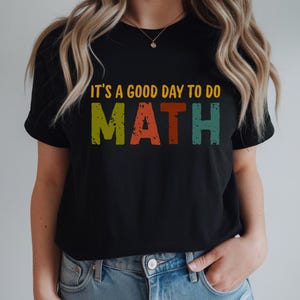 Het is een goede dag om wiskundeshirt te doen, grappig shirt wiskundeleraar, cadeau voor wiskundeleraar, T-shirt wiskundeliefhebber, shirt wiskunde geek, schoolshirt, STEM-T-shirt