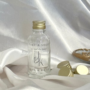 Personalized Wedding Favor Bottle | 30ml Glass, Gold Lid