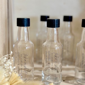 Personalisierte Hochzeitsbevorzugungsflaschen | Benutzerdefinierter Text, Brautparty Geschenke