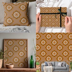 Op de afbeelding: Diverse woondecoratieartikelen met een herhalend bloemenpatroon in bruin, beige en geel. De items omvatten een sierkussen, cadeaupapier, een ingelijste print en behang, allemaal met hetzelfde ontwerp.