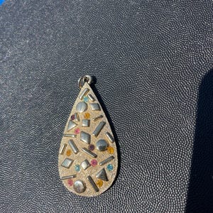 large Sarah Coventry Sultana confetti gold tone rhinestone teardrop pendant