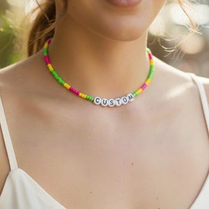 Collana con Perline e Nome Personalizzato – Collana Iniziali Colorata, Regalo Personalizzato per Lei/Lui o per Bambini