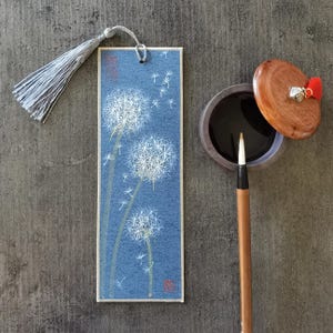 Hand-Painted Dandelion Bookmark: Chinese Painting Art