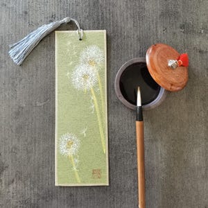 Hand-Painted Dandelion Bookmark: Chinese Painting Art