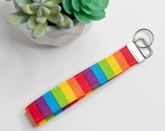Regenbogen Streifen Armband Schlüsselanhänger: Schlüsselanhänger aus Baumwolle