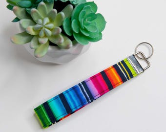 Regenbogen Schwarz Streifen Armband Schlüsselanhänger: Schlüsselanhänger aus Baumwolle