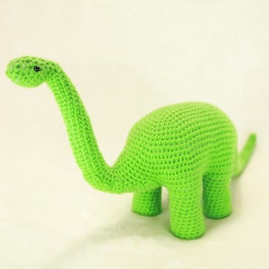 Patrón Amigurumi Dinosaurio de Cuello Largo a Crochet por Crafty Intentions PDF DIGITAL imagen 7