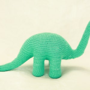 Patrón Amigurumi Dinosaurio de Cuello Largo a Crochet por Crafty Intentions PDF DIGITAL imagen 6