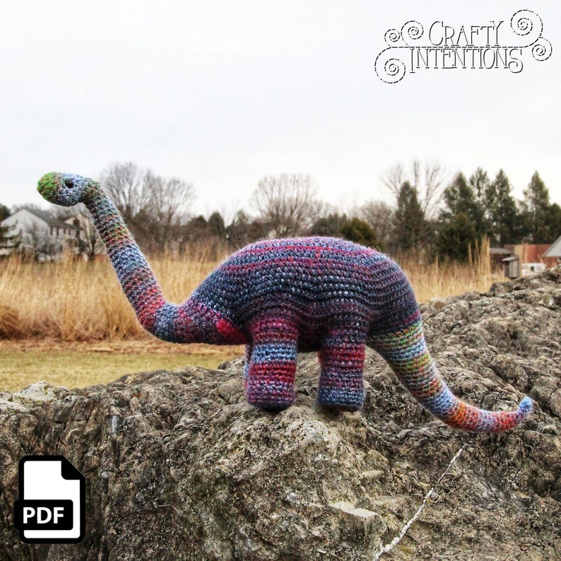 Patrón Amigurumi Dinosaurio de Cuello Largo a Crochet por Crafty Intentions PDF DIGITAL imagen 1