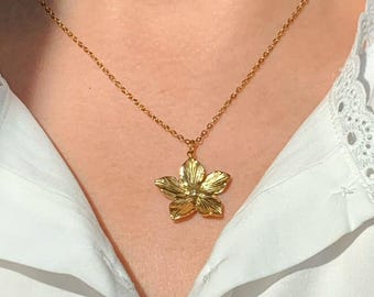 Collar con colgante de flor de oro, flor de azalea, resistente al agua y al deslustre, regalo para ella, collar de oro de 18k para uso diario en capas, joyería floral