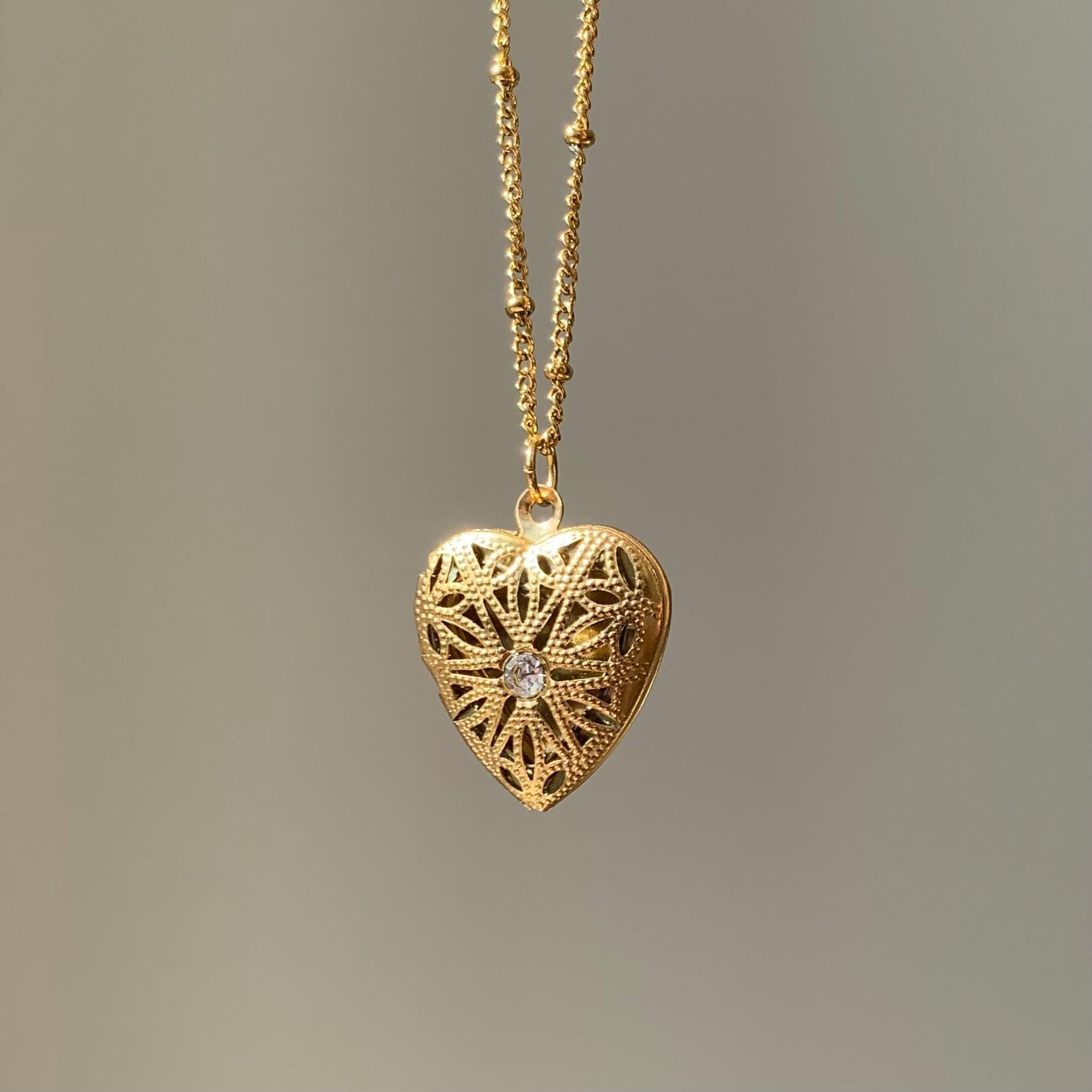 Pendentif En Or Jaune 18 Carats - Déesse De La Fortune Aux Yeux Bandés