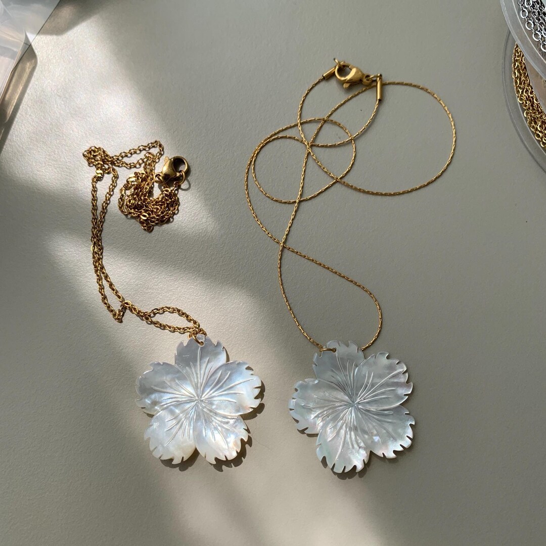 White Shell Flower Pendant Necklace, Mother of Pearl Necklace, 18k Gold ...