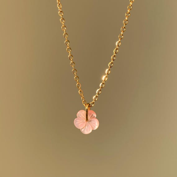 pink sakura charm necklace, tiny shell flower necklace, natural pink shell, 18k gold necklace, cherry blossom, mother of pearl, gift for her