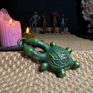 双頭の亀のお守り - エルデンリング エルドツリーの影 ハンドメイド コレクション ファンタジー デスク装飾 RPG ゲーマー ギフト
