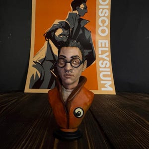 Disco Elysium Kim Kitsuragi Bust – Collectible | RPG Indie Game Figurine | Noir Detective Decor | Revachol Fan Art | Gaming Gift