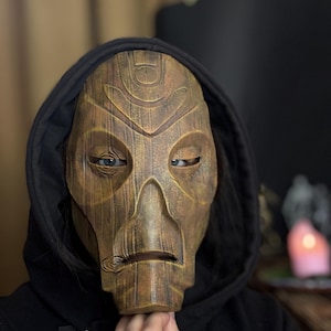 Skyrim Wooden Dragon Priest Mask – Collectible | Elder Scrolls Cosplay Prop | Hand-Painted Replica | RPG Fantasy Decor