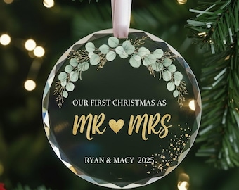 Our First Christmas as Mr and Mrs Ornament 2025, Glass Ornament with Couple Names, Wedding Gift for Newlyweds, Elegant Keepsake Decor