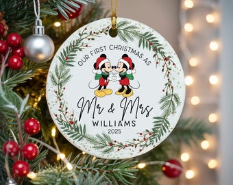 Decorazione Disney Mr e Mrs 2025, la nostra prima decorazione natalizia per sposi, regalo di Natale personalizzato per coppie, decorazione natalizia di Topolino e Minnie