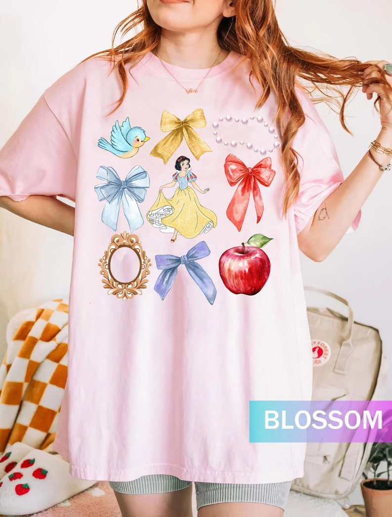 Disney Schneewittchen Coquette Shirt, Prinzessin Coquette T-Shirt, Schneewittchen Prinzessin Shirt, Disney Prinzessinnen Trip Shirt, Prinzen Geburtstag Shirt Bild 4