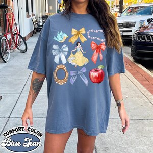 Disney Schneewittchen Coquette Shirt, Prinzessin Coquette T-Shirt, Schneewittchen Prinzessin Shirt, Disney Prinzessinnen Trip Shirt, Prinzen Geburtstag Shirt Bild 3