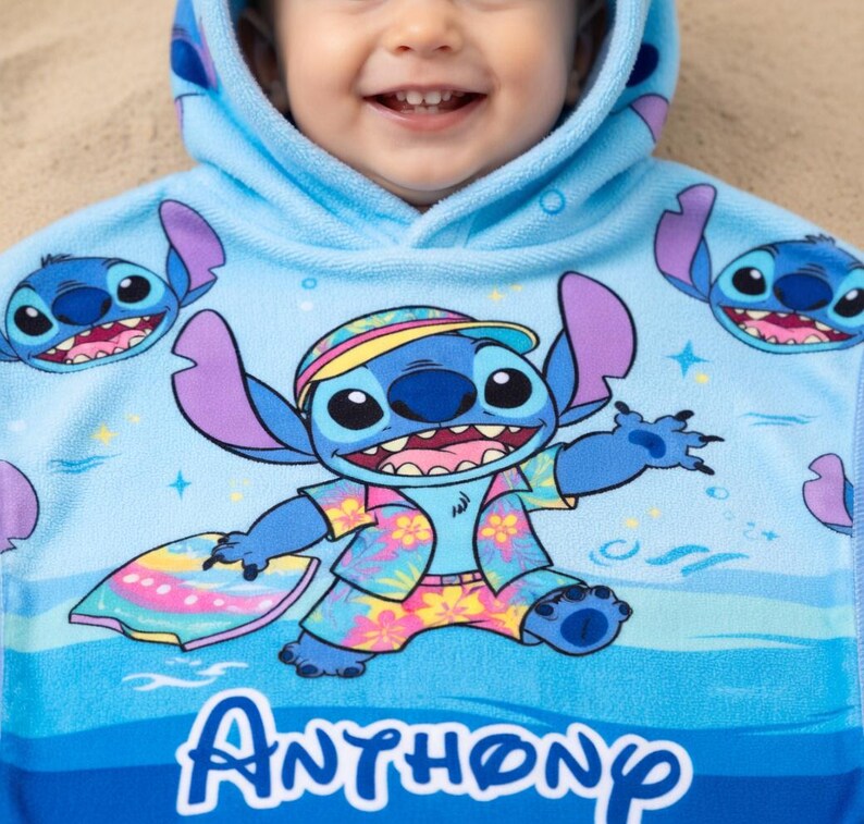 Puede incluir: Un juego de tres tazas de cer&aacute;mica con un acabado mate moteado. Las tazas son en tonos crema, gris claro y gris oscuro. Cada taza tiene un dise&ntilde;o simple y minimalista y un asa redondeada.