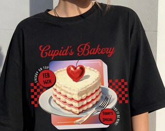 Camiseta Cupids Bakery para o Dia dos Namorados, Camiseta Comfort Colors Retro Heart Cake, Camiseta Feminina para o Dia dos Namorados, Camiseta de Sobremesa Cupido Bolo de Cereja