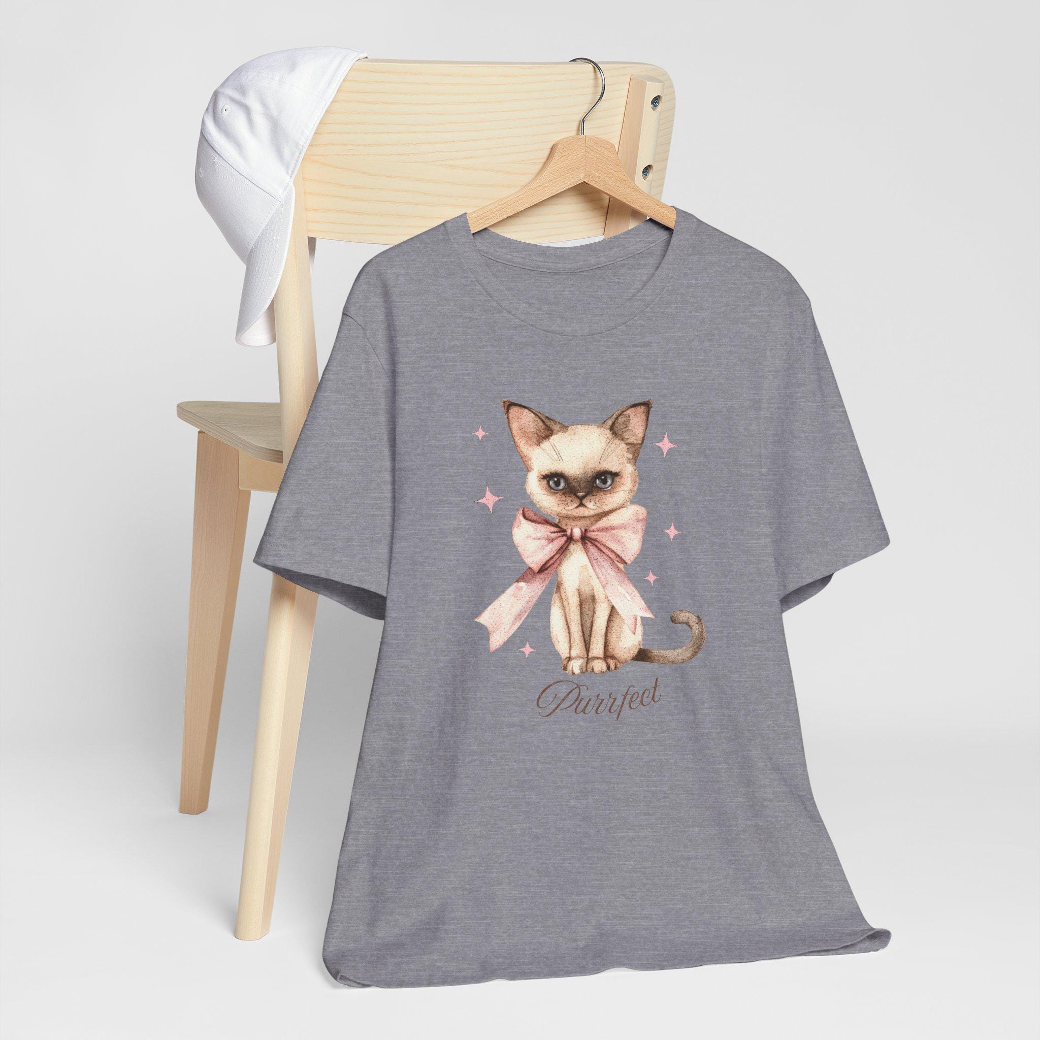 ピンクのリボン付き猫シャツ コケット かわいい猫Tシャツ コケット 