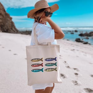 カラフルなイワシのトートバッグ、イワシの缶詰魚好きの夏用トート、魚のコットンキャンバストートバッグ、環境に優しいビーチバッグ、